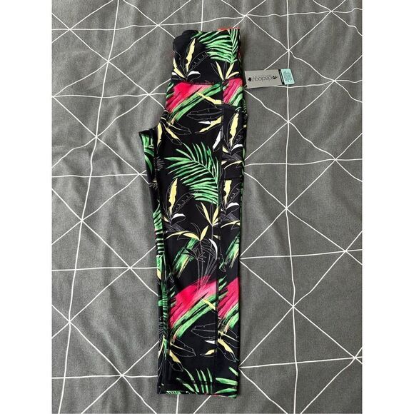 Ideology Women’s Black Moisture Wicking Pocketed Compression Upf50 Crop Printed - Picture 3 of 11